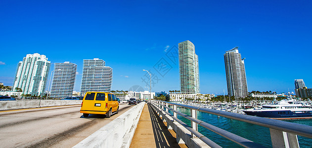 红星照我去战斗美国佛罗里达州迈阿密桥上的出租车背景