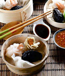 竹子碗中的定金筷子午餐蔬菜点心蟹肉美食家饺子面团草席美食背景