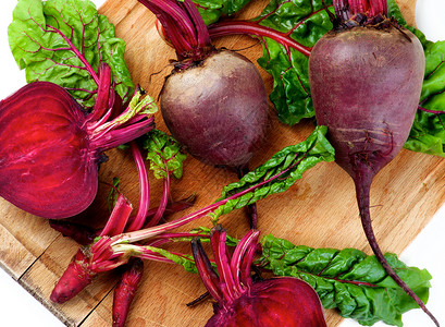 紫色甜菜头新收获根菜类高清图片