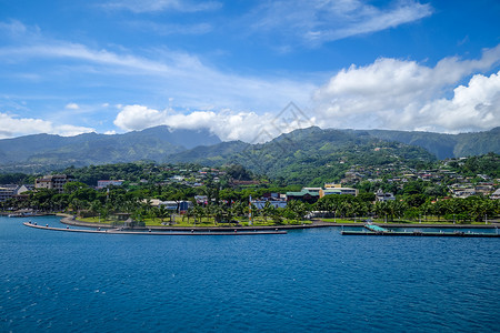 塔希提岛帕皮特Papeete城市的海景 塔希提旅游丛林天空山脉港口异国群岛热带海滩运输背景