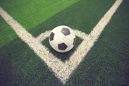 足球场传统颜色的足球足球或足球运动角落惩罚线条沥青条纹绿色白色插图游戏球类背景图片
