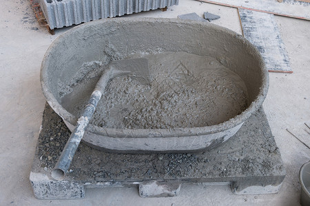 沙 水泥和水的混凝土混合步骤石工托盘砂浆石膏石匠工作工匠工具工人背景图片