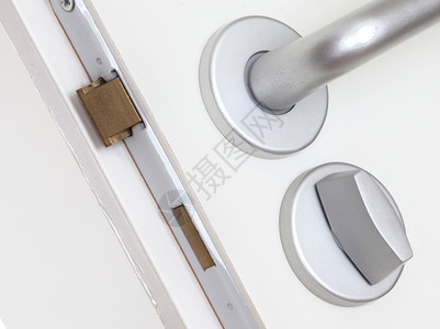 白色门 带铬房间出口房子金属内页财产安全锁孔门把手门栓背景图片