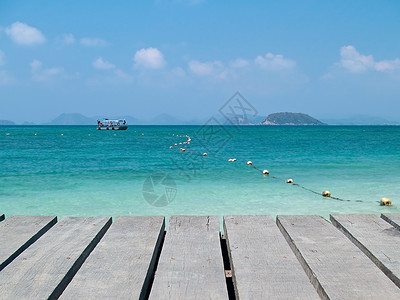 海边板路巡航人行道海洋海岸海景浮标途径天空背景图片