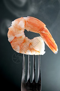 叉子上的虾寿司宏观贝类食物烧烤刀具餐厅背景图片