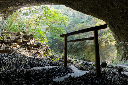 日本神道神社 阿马农谷川森林石头入口工作国家网关旅行木头洞穴矿物背景图片