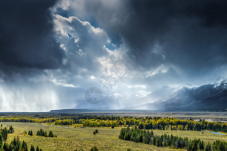 怀俄明州风景Grand Teton国家公园风景衬套黄色水平风暴格式旅游国家白色绿色风景背景