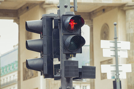 红东德国安佩尔曼在柏林的交通灯背景图片