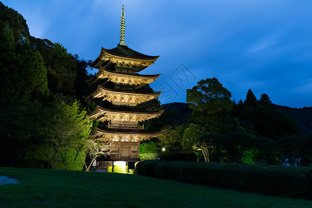 日本琉璃光寺宝塔城市反射历史性传统宝塔旅行池塘木头寺庙历史背景图片