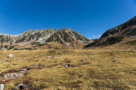 富山泰山山脉的中原人背景