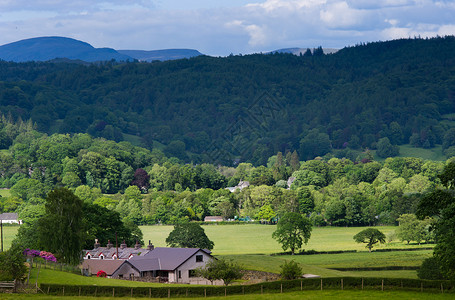 英格兰坎布里亚房屋布利亚塔恩国家公园的山地风景高清图片