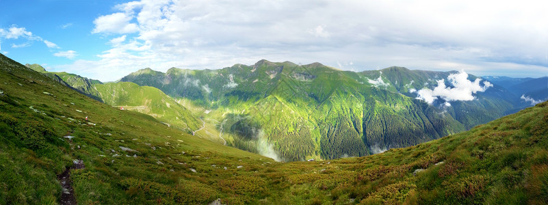 夏季法加拉斯山的全景石头国家天空岩石环境爬坡观光地平线场景风景背景