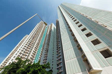 低角度的天花板建造密度晴天公寓房子景观财产商业蓝色居民背景图片