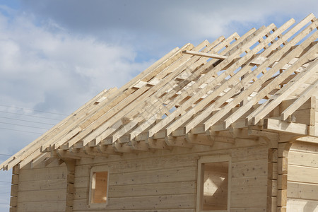木木搭木层架木头屋架屋顶抛光建设椽架房子工地木材框架背景图片