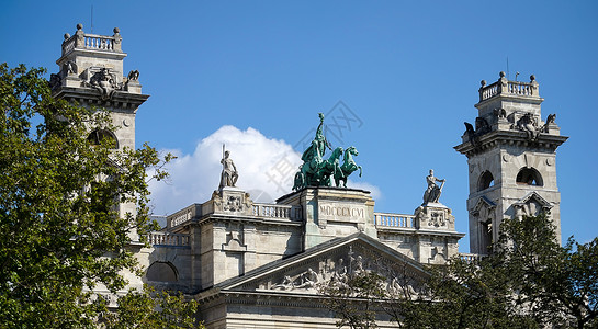 布达佩斯民族历史博物馆布达佩斯天空观光旅游害虫人种学建筑历史性马匹建筑学旅行背景图片