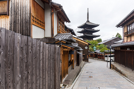 旧村传统街道上的Yasaka塔塔高清图片