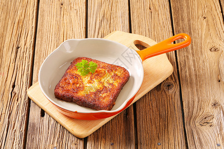 法式吐司切片面包油炸美味小吃木头乡村食物午餐平底锅早餐背景图片