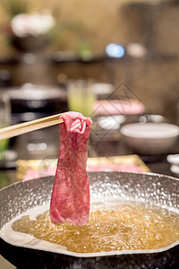 Matsusaka牛肉烹饪筷子橙子洋葱美食食物芝麻盘子用餐背景图片