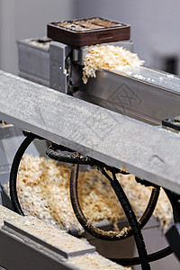 木工机的细细件作坊工具木头生产木材机械钻孔铣削加工传播工程高清图片素材