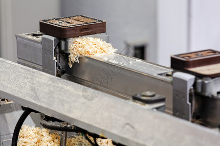木工机的细细件钻孔家具生产加工工作铣削工具技术力量展示制造业高清图片素材