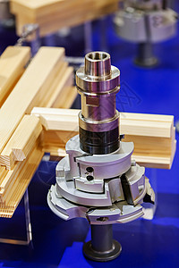 木工机的细细件木材作坊引擎力量工艺工匠木头金属家具铣削展示高清图片素材
