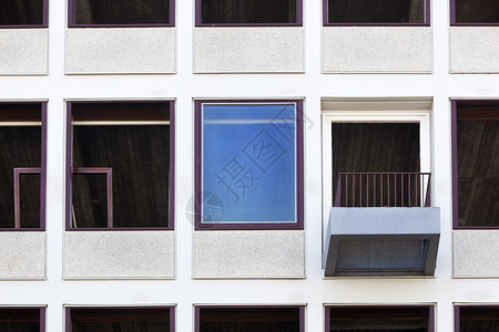 翻修一座办公房舍大楼办公室白色城市玻璃窗户商业阳台建筑学框架建筑背景图片
