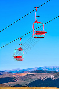 罗马椅锡纳亚市的助推车缆车闲暇爬坡高地座位山脉假期天空旅游滑雪背景