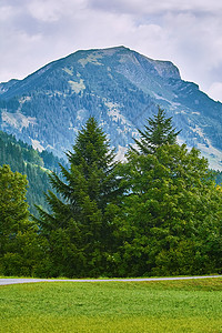 北利姆石阿尔卑斯山阴天山脉环境天空高地山坡山脊爬坡高清图片