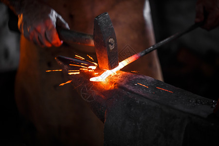 手工制造熔化金属铁匠;高清图片