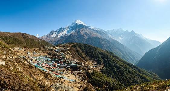 尼泊尔高度地区蓝色大本营村庄首脑登山集市全景顶峰背景图片