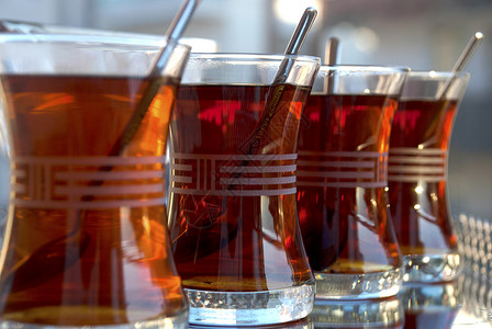 土耳其茶饮料玻璃盘子食品餐饮水平托盘服务摄影红色高清图片