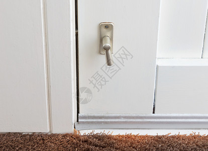 带安全锁门手的白色门入口锁孔门栓合金门把手房子房间出口财产内页背景图片