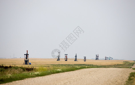 杰克石油公司 萨斯喀彻温气体场地机器汽油燃料原油工业石油草原钻孔背景图片