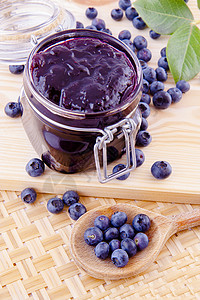 蓝莓果果酱厨房木板盘子制品勺子水果食物宏观枝条桌子背景图片