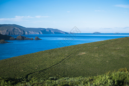 下午晚点看到布鲁尼岛海滩的景象海岸旅行蓝色海洋风景背景图片