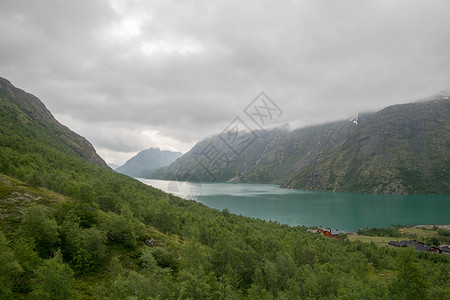 挪威的山上徒步天气山脉天空旅行旅游背景图片