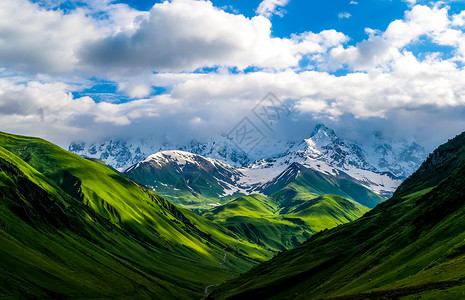 高高加索山脉旅行蓝色天气设施淡绿色冰川天空土地农村岩石背景图片