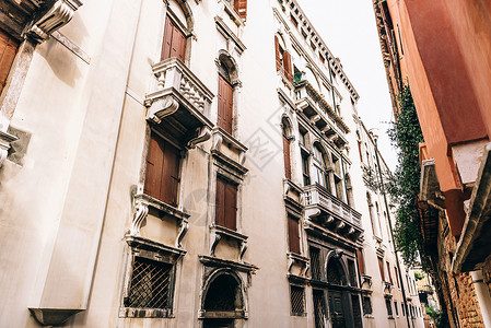 意大利古老的威尼斯街道胡同街道建筑学路口房子城市背景图片