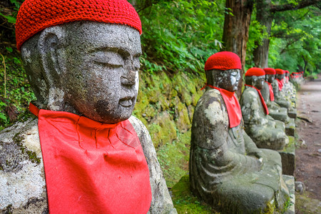 陶瓷地藏王菩萨日本雕像深渊石头苔藓神道寺庙日光观光佛教徒旅游结盟背景