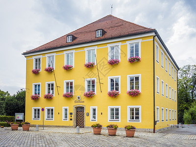 德国的办公室房子黄色民众建筑城市建筑学背景图片