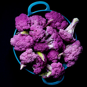紫色西兰花新鲜紫花花白色水果花科健康饮食蓝色紫色蔬菜食物叶子植物背景