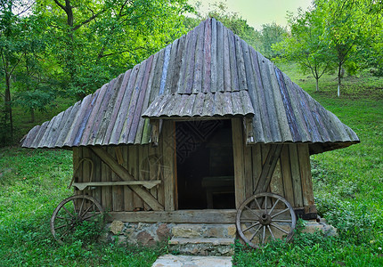 谷仓木小屋花园高清图片