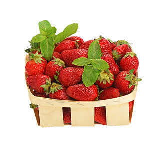 装着草莓篮子红熟草莓 用木制篮子装在白色上水果木头食物乡村枝条状浆果叶子红色季节农业背景
