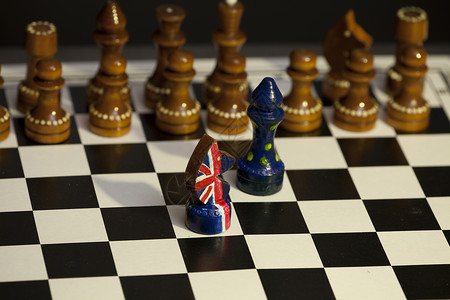 大不列颠和欧盟的象棋游戏背景图片