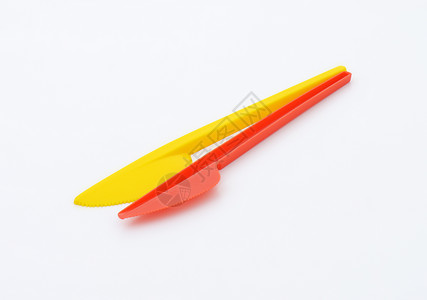 可处置的彩色塑料夹红色黄色刀具餐具背景图片