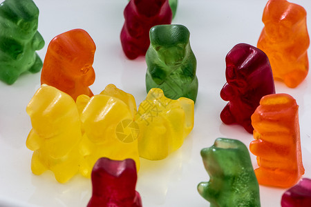 甜美熊的近身拍摄孩子们口香糖食物形状软糖小吃字母团体糖果饮食背景图片