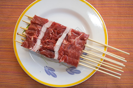 阿布鲁佐羊肉串熟的高清图片