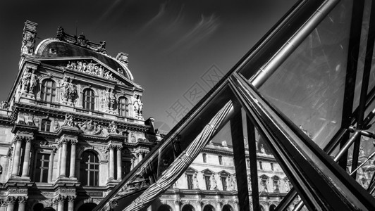 卢浮宫的黑白图片背景图片