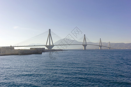 希腊的里约桥天空晴天全景电缆蓝色运输背景图片