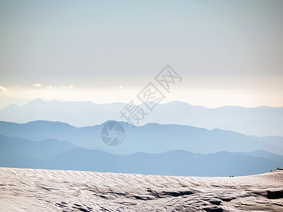 山岳的风景和雪雪旅行天空爬坡树木高清图片